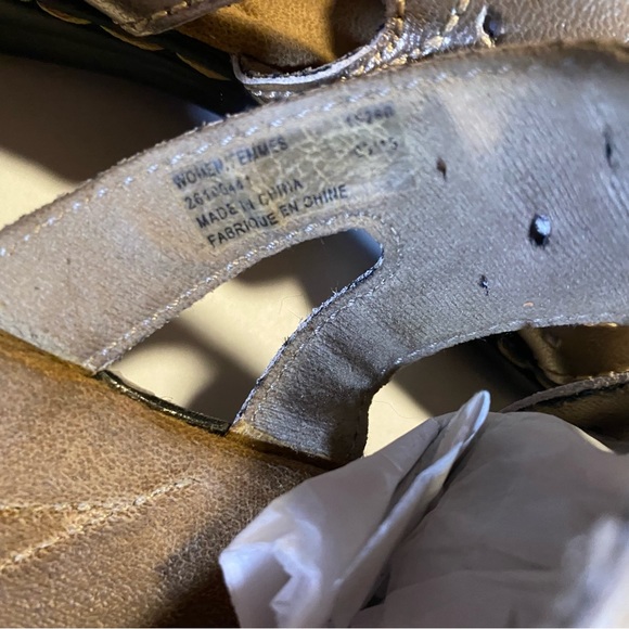 Clarks golden adjustable hook/loop sandals, GUC, may be leather size 10W see pic - Picture 5 of 11